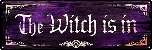 The Witch Is In Schlankes Blechschild Violett 30.5x10.1cm von Grindstore