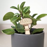 Süßer Pilz Pflanzen Freund - Zimmerpflanze Accessoire Dekoration Geschenk Für Pflanzenliebhaber Und Gärtner Buddy von GrunwaldGoods