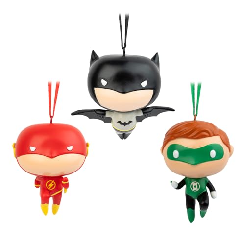 Grupo Erik Christbaumschmuck Figuren Set DC Comics The Batman, Flash und Green Lantern - 3 Weihnachtsanhänger Weihnachtsbaum Schmuck - Tannenbaumschmuck Figuren Offizielles DC Comics Merchandise Grupo Erik Christbaumschmuck Figuren Set DC Comics The Batman, Flash und Green Lantern - 3 Weihnachtsanhänger Weihnachtsbaum Schmuck - Tannenbaumschmuck Figuren Offizielles DC Comics Merchandise von Grupo Erik
