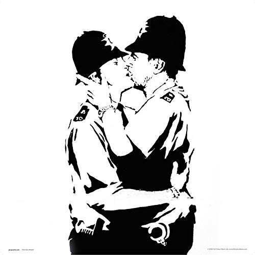 Grupo Erik Print Brandalised Bobbies Kissing, Schwarz-Weiß, 30 x 30 cm von Grupo Erik