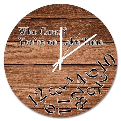 Guangpat Wanduhr mit Aufschrift "Who Cares You're on Lake Time", dunkelbraun, Holzmaserung, batteriebetrieben, 38,1 cm, Bauernhaus-Wanddekoration für Zuhause, Küche, Büro, Schule, Badezimmer Guangpat Wanduhr mit Aufschrift "Who Cares You're on Lake Time", dunkelbraun, Holzmaserung, batteriebetrieben, 38,1 cm, Bauernhaus-Wanddekoration für Zuhause, Küche, Büro, Schule, Badezimmer von Guangpat