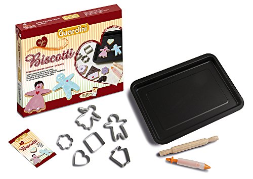 Guardini 4223015683 “Voglia di…” Basis-Kit Backblech mit Antihaft-Beschichtung 26 x 37 cm, Nudelholz 23 cm, 6-verzinnte Ausstechformen, Dekorspritze aus Kunststoff und Silikon, Rezeptbuch von Guardini