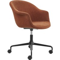 Gubi - Bat Meeting Chair Vollpolster mit Rollen von Gubi