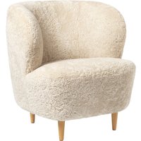 Gubi - Stay Lounge Chair small, Eiche matt lackiert / Sheepskin Skandilock (moonlight) von Gubi