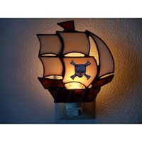 Piratenschiff Nachtlicht von GuidingLightGlass