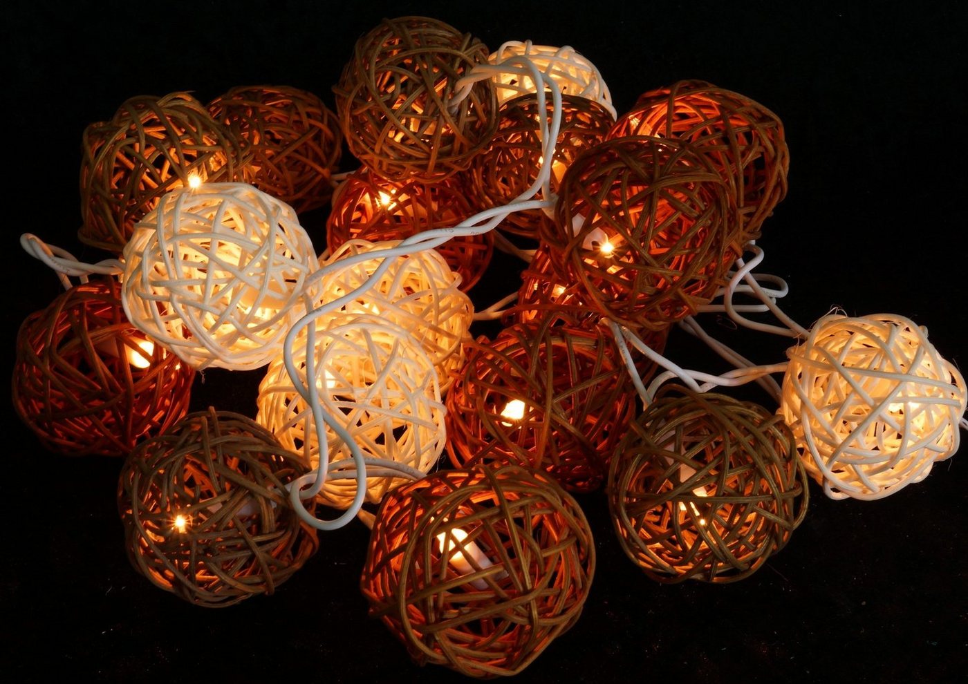 Guru-Shop LED-Lichterkette Rattan Ball LED Kugel Lampion Lichterkette -.. von Guru-Shop