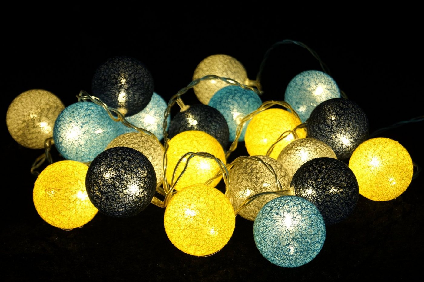 Guru-Shop LED-Lichterkette Stoff Ball Lichterkette, LED Kugel Lampion.. von Guru-Shop