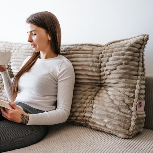 Gutekissen® Rückenkissen - Lesekissen für Bett und Sofa - Keilkissen - Rückenpolster für die Wand - Sitzkissen - Wandkissen - Mit Handytasche (Beige Tilia, 70 cm) von Gutekissen