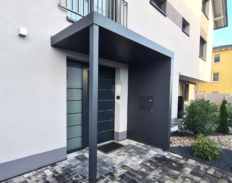 Gutta Rechteckvordach BS Plus XL 250 Sondermaß mit Pfosten, Seitenteil & Briefkasten (neues Modell) Seitenteil links Briefkasten BK, Comelit Videokit DB anthrazit Inkl. Bewegungsmelder von Gutta