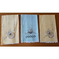 3 Rustikale Leinen Bestickte Küchenhandtücher von Guyco1