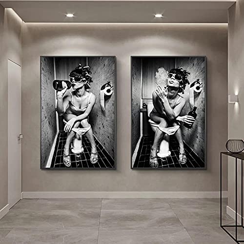 Frau sitzt auf der Toilette Rauchen Poster Schwarz-Weiß-Stil Wandbild Home Art Wandmalerei Badezimmer Dekoration Gemälde 60 x 90 cm (24 x 35 Zoll) x 2 ohne Rahmen von Guying Art