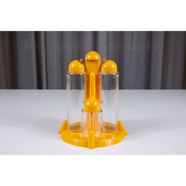 Set aus gelben Öl- und Essigflaschen von Ambrogio Rossari aus den 80er Jahren, Guzzini Set aus gelben Öl- und Essigflaschen von Ambrogio Rossari aus den 80er Jahren, Guzzini von Guzzini