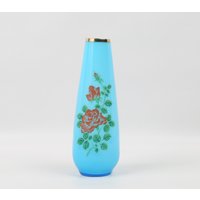Aquablaue Glasvase Aus Den 1960Er Jahren Mit Schabloniertem Rosa-Grünem Rosenmotiv. Die Innenseite Ist Durchscheinend Weiß, Um Die Vase von GwendalysaArts