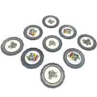 Mid-Century Zinn Und Florale Keramik Untersetzer - 9Er Set von GypsyTradingPost