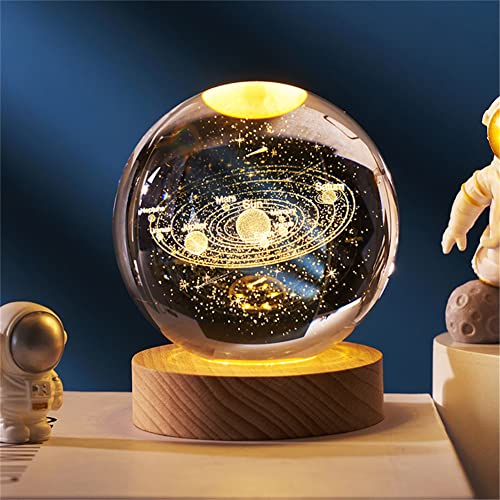 HADAVAKA 3d Gravierte Sonnensystem Planeten Kristallkugel Tischdekoration Basteln Mit Holzsockel, Led-nachtlicht, Tolle Geschenke, Home Office Dekoration (A) von HADAVAKA