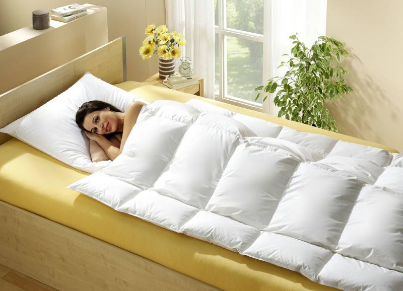 Anschmiegsame Körperform-Daunendecke, Medium – Light, Größe 110 (Decke 155/220 cm) von HÄUSSLING