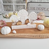 Herbstdeko - Süsse Deko Pilze Auf Herbstzauber Leiste, Mit Kürbisse Aus Holz/Geschenk Idee Handgemacht Herbstdeko - Süsse Deko Pilze Auf Herbstzauber Leiste, Mit Kürbisse Aus Holz/Geschenk Idee Handgemacht von HANDGEMACHTvonTHELKA