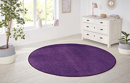 Hanse Home Nasty Teppich Rund – Wohnzimmerteppich Flauschiger Kurzflor Einfarbig Unifarben für Esszimmer, Wohnzimmer, Kinderzimmer, Flur, Schlafzimmer, Küche – Uni Violett, 133cm von Hanse Home