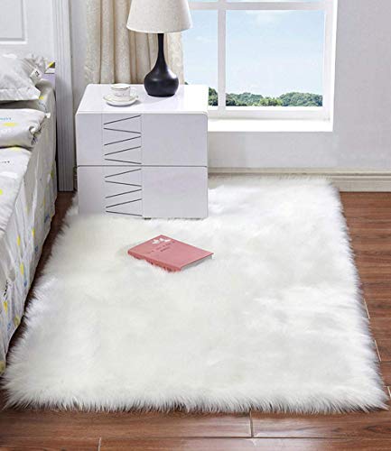 HARESLE Flauschiger Teppich Schlafzimmer, Kunstfell Teppich Wohnzimmer, Hochflor Waschbarer Teppiche, Moderner Weich Fell für Stühle Weiß Carpet（Weiß/60x120cm） von HARESLE