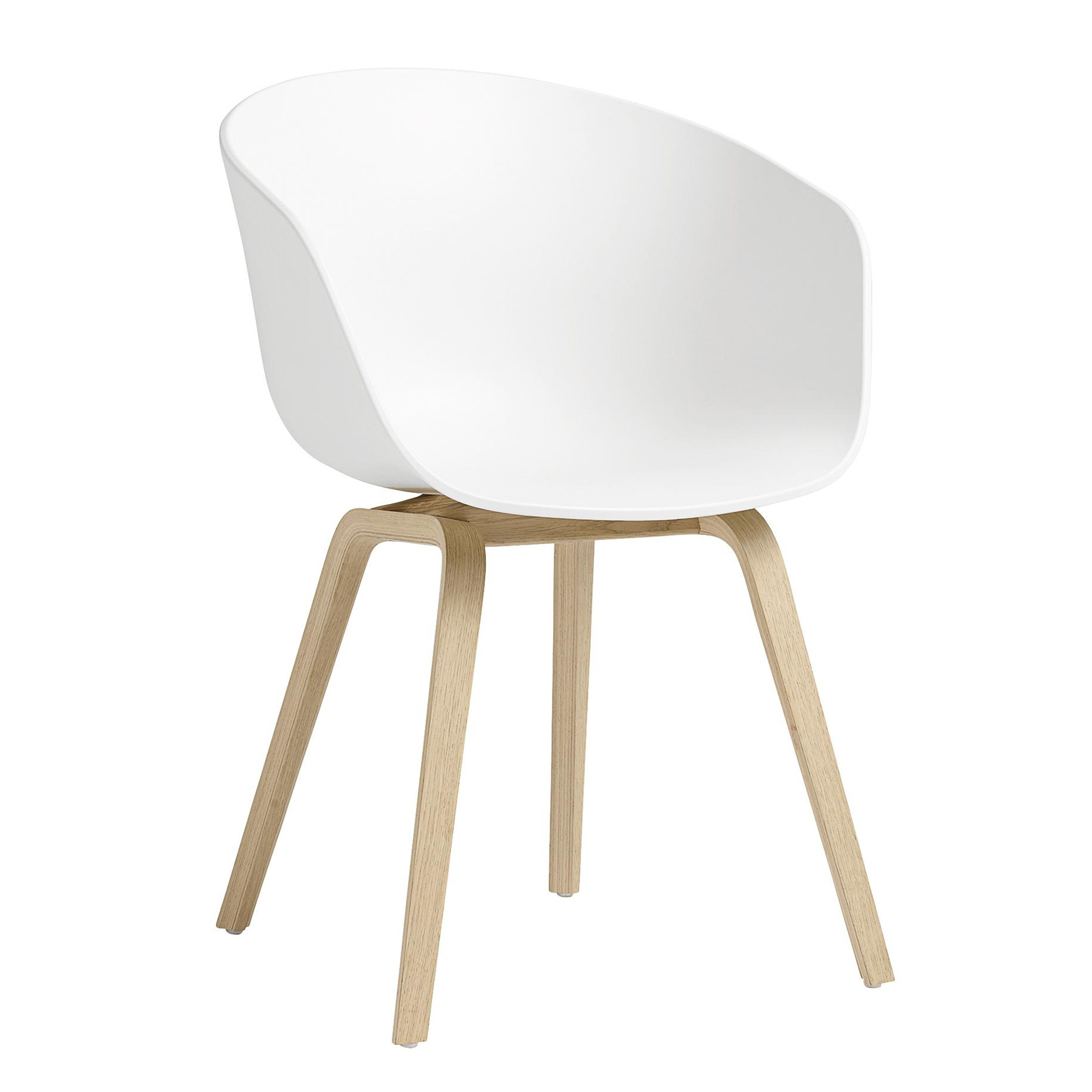 HAY - About a Chair AAC 22 2.0 Armlehnstuhl Eiche lackiert - weiß/Sitzschale Polypropylen recycelt/Gestell Eiche lackiert (wasserbasiert)/mit Kunststo von HAY