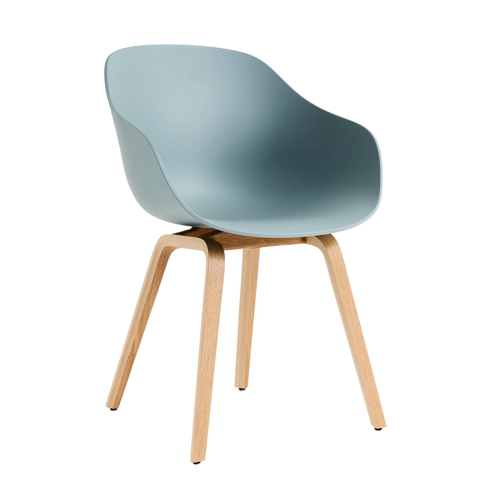 HAY - About a Chair AAC 222 2.0 Armlehnstuhl Eiche lackiert - staubblau/Sitzschale Polypropylen recycelt/Gestell Eiche lackiert wasserbasiert/mit... von HAY