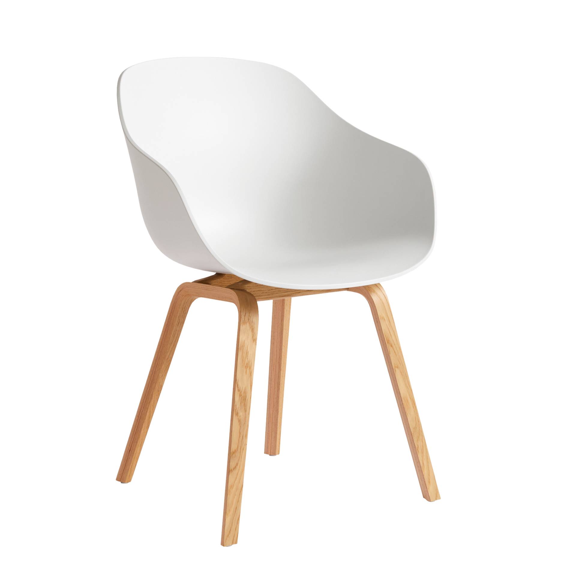 HAY - About a Chair AAC 222 2.0 Armlehnstuhl Eiche lackiert - weiß/Sitzschale Polypropylen recycelt/Gestell Eiche lackiert wasserbasiert/mit Kunststof von HAY