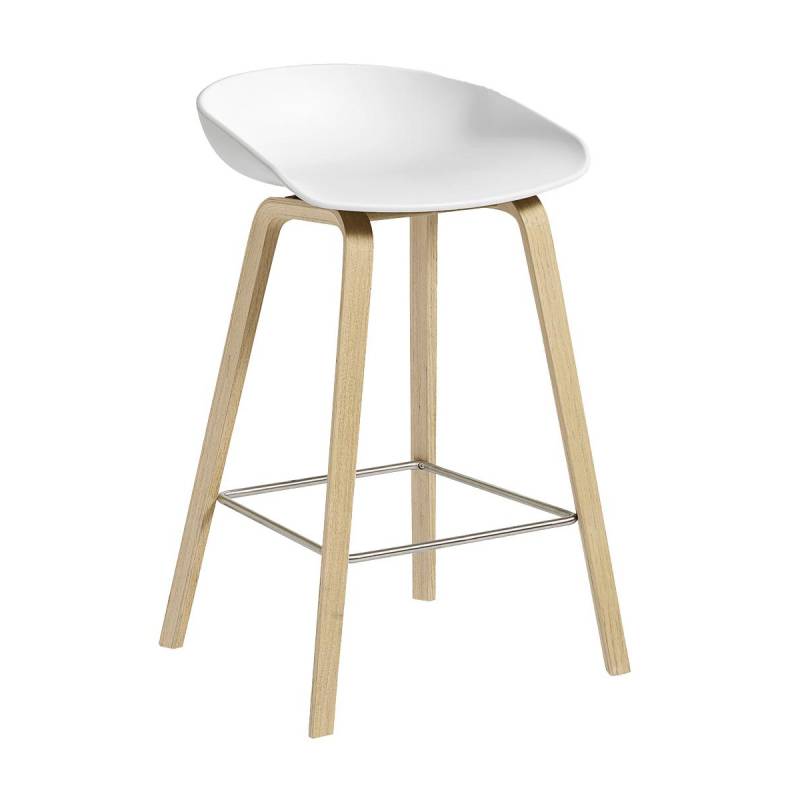 HAY - About a Stool AAS 32 2.0 Barhocker niedrig Eiche geseift - weiß/Sitzschale Polypropylen recycelt/Gestell Eiche geseift/Fußstütze Edelstahl/mit.. von HAY