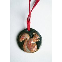 Keramik Eichhörnchen Ornament - Dekoration Weihnachtsdekoration Boho Geschenk Hängend Little Moon von HBSculptures