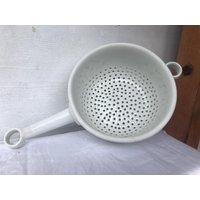 Selten Antikes Sieb Mit Wunderschöner Alter Patina - Küchenutensil Landhaus/Bauernhaus Keramik & Weiß Glasiert Selten Antikes Sieb Mit Wunderschöner Alter Patina - Küchenutensil Landhaus/Bauernhaus Keramik & Weiß Glasiert von HBVintageLaden