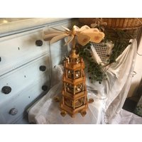 Selten Weihnachten Steht Vor Der Tür Alte Wunderschöne Große Pyramide Mit Patina" Holz - Viele Figuren Nostalgie/4 Stöckig Selten Weihnachten Steht Vor Der Tür Alte Wunderschöne Große Pyramide Mit Patina" Holz - Viele Figuren Nostalgie/4 Stöckig von HBVintageLaden
