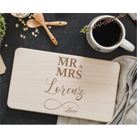 Personalisiertes Frühstücksbrettchen Mit Namen, Mr. & Mrs. Vesperbrett Für Das Brautpaar von HCLasergravur