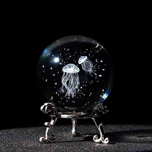 HDCRYSTALGIFTS 3D-Gravur Qualle Kristallkugel Briefbeschwerer mit versilbertem Ständer, 60 mm Glaskugel dekorative Kugel für Heimdekoration von HDCRYSTALGIFTS