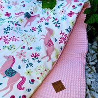Krabbeldecke Pferdedecke Pferde Pferd Mädchen Tagesdecke Kinderwagendecke Laufstall Kuscheldecke Waffelpiqué Rosa Pink Blau Babyschale von HEIMATGFAI