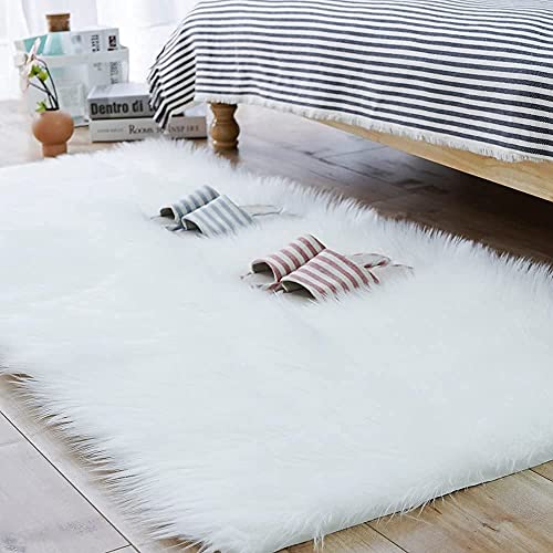 HEQUN Faux Lammfell Schaffell Teppich Kunstfell Dekofell Lammfellimitat Teppich Longhair Fell Nachahmung Wolle Bettvorleger Sofa Matte (80 X180 cm, Weiß) von HEQUN