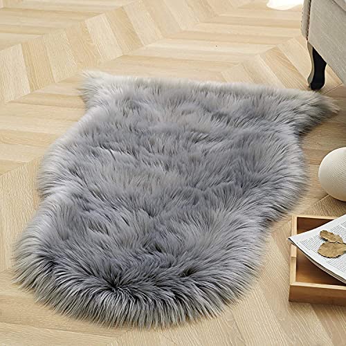 HEQUN Lammfell-Teppich Kunstfell Schaffell Imitat Wohnzimmer Teppiche Flauschig Gemütliches Schaffell Bettvorleger Sofa Matte (Grau, 60 x 90 cm) von HEQUN