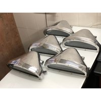 Kultiges Glattes Aluminium Maritim Marine Bulkhead Triangle Light Lot Of 5 - Weihnachten Special von HERITAGEANTIQUESUSA