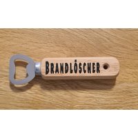 Flaschenöffner Brandlöscher Geschenk Holz Öffner Männer Opa Freund Wichtelgeschenk Party Bier Polizist Polizistin Feuerwehr von HERZSACH