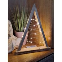 Beleuchteter Rustikaler Handgemachter Weihnachtsbaum Aus Eiche Oder Nussbaum, Bauernhausdekor, Rustikaler Baum von HHDesignHennersdorf