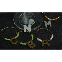 Perlen-Anfangsweinmarker, Wählen Sie Ihre Buchstaben, Antikes Gold Oder Silber, 6Er-Set Perlen-Anfangsweinmarker, Wählen Sie Ihre Buchstaben, Antikes Gold Oder Silber, 6Er-Set von HHHdesigns