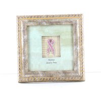 Shadow Box Frame Decor Mit "Rejoice Every Day" Pink Crystal Bow, Find The Cure Brustkrebs, 18 cm Sq 803285 Shadow Box Frame Decor Mit "Rejoice Every Day" Pink Crystal Bow, Find The Cure Brustkrebs, 18 cm Sq 803285 von HHHdesigns