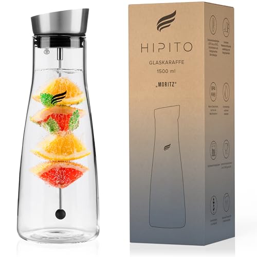 HIPITO Glaskaraffe 1,5l - Moritz - Premium Wasserkaraffe mit Deckel aus Edelstahl - Wasserkaraffe mit Fruchteinsatz aus hitzebeständigem Borosilikatglas - Karaffe Glas mit Deckel mit Fruchtspieß von HIPITO