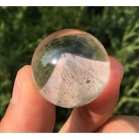 Klare Regenbogen Weiße Kristallquarz Kugel/Regenbogen Kristall Kugel/Weiße Pyramidenform Phantomquarz/Meditation/Fengshui/Zen/Energie/Heilung von HKFossiltown