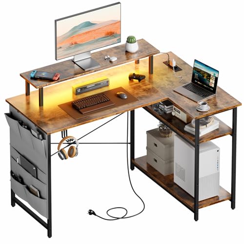 HLONONE L-förmiger Schreibtisch mit LED und Steckdosen, 110 x 80 cm, Eckschreibtisch mit Regal, Computertisch mit Monitorständer und Aufbewahrungstasche, Gaming Tisch L Form für Büro, Heimbüro, Braun HLONONE L-förmiger Schreibtisch mit LED und Steckdosen, 110 x 80 cm, Eckschreibtisch mit Regal, Computertisch mit Monitorständer und Aufbewahrungstasche, Gaming Tisch L Form für Büro, Heimbüro, Braun von HLONONE