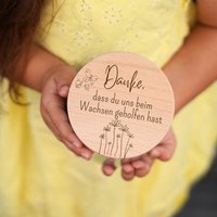 Geschenk-Glas Dankeschön Erzieherin - Vorratsglas Mit Spruch „Danke, Dass Du Uns Beim Wachsen Geholfen Hast" Abschiedsgeschenk Kita Geschenk-Glas Dankeschön Erzieherin - Vorratsglas Mit Spruch „Danke, Dass Du Uns Beim Wachsen Geholfen Hast" Abschiedsgeschenk Kita von HOLZKINO