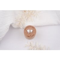 Personalisierte Zahndose Aus Buche - Geschenk Von Der Zahnfee Für Mädchen & Jungen Holz Milchzahndose Mit Gravur Personalisierte Zahndose Aus Buche - Geschenk Von Der Zahnfee Für Mädchen & Jungen Holz Milchzahndose Mit Gravur von HOLZKINO