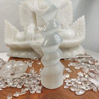 Selenit Spirale Turm von HOLZKRISTALL