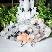 xl Chalcedon Apophyllit Stilbit Cluster Mit Stand xl Chalcedon Apophyllit Stilbit Cluster Mit Stand von HOLZKRISTALL
