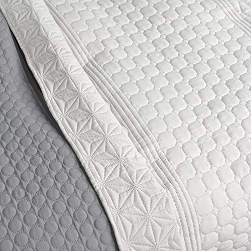HOMELEVEL Tagesdecke Bett & Sofaüberwurf Bettüberwurf Sofa Tages Decken Betthusse XXL Decke Überwurf (170cm x 220cm, Weiß/Grau gemustert) von HOMELEVEL