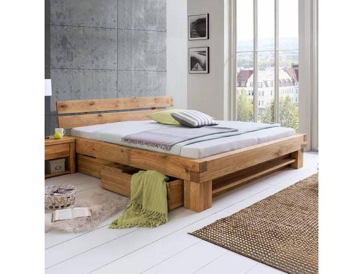 HOMELIV. Balkenbett Tomba Komfort Wildeiche Massivholz mit Schubkasten 140x200cm rustikal, Mit Kopfteil von HOMELIV