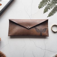 Moth Leder Federmäppchen Moth Leder Federmäppchen von HORD